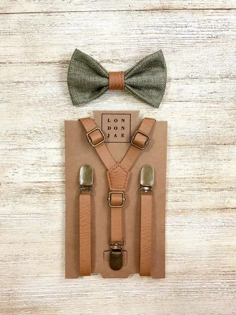 Brown Suspenders Wedding, Suspenders Men Wedding, Leather Suspenders Men, Groomsmen Outfit, Rustic Wedding Groomsmen, Groomsmen Suspenders, Brown Suspenders, Suspenders Wedding, Green Bow Tie