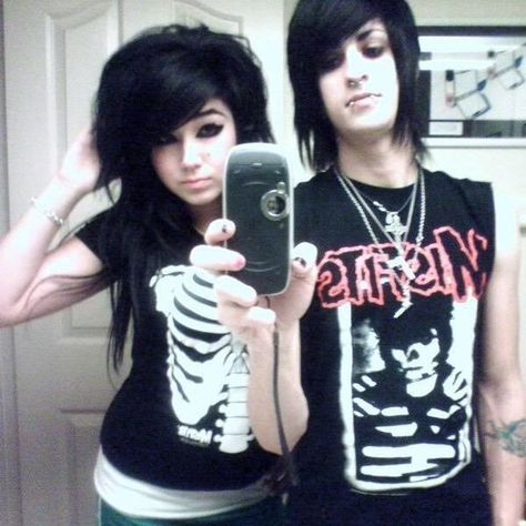 Emo Party, Emo Couples, 2000s Scene, Disney Animal Kingdom, Emo 2000s, Emo Princess, Scene Goth, 2000s Emo, Scene Queens