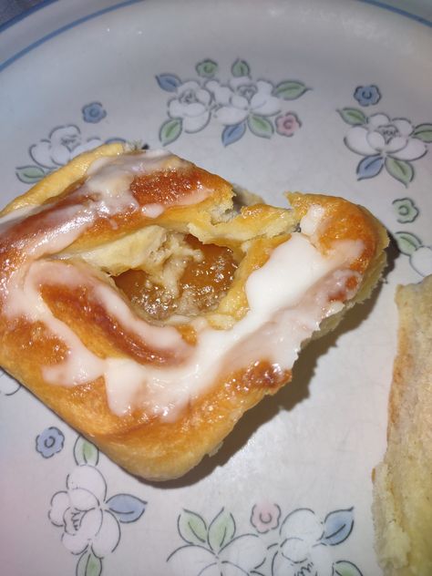 Peach Kolache Recipe, Apricot Kolaches, Football Dip Recipes, Flounder Fish Recipes, Ham Dinner Recipes, Peach Filling, Kolache Recipe, Czech Food, Ham Dinner