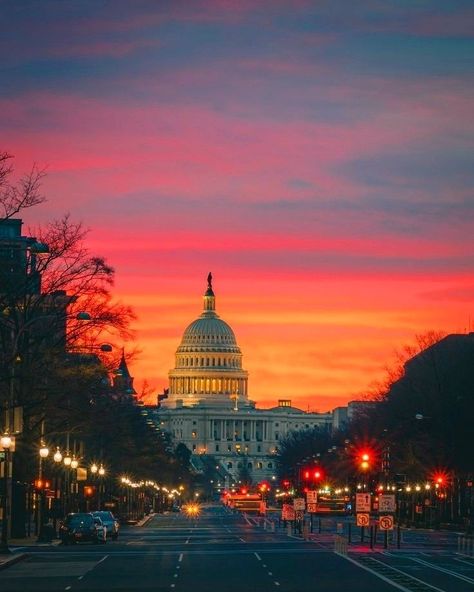 Washington Dc Sunset, White House Usa, Dark Romance Aesthetic, Dc Aesthetic, Dc City, Washington Dc Capitol, Brazil Cities, White House Washington Dc, Manifesting Board