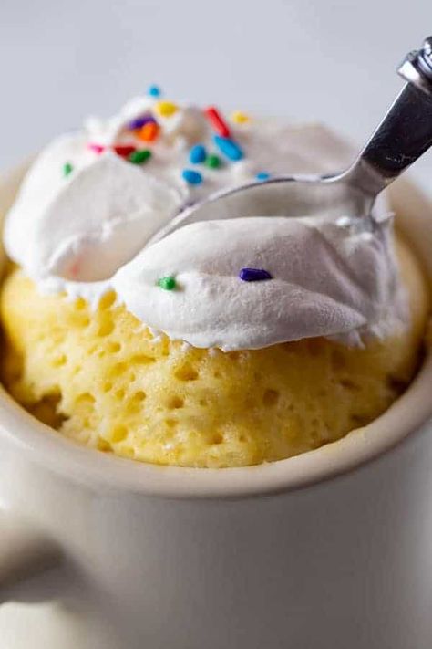 Vanilla Mug Cake, Gluten Free Mug Cake, Gluten Free Vanilla Cake, Vanilla Mug Cakes, Microwave Cake, Mug Cake Microwave, Cake Mug, Dessert Simple, Mug Recipes