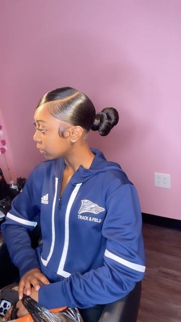 Low Knot Bun, Silk Press Hair, Bun With Curls, Low Ponytail Hairstyles, Knot Ponytail, Slicked Back Ponytail, Bangs Ponytail, Top Knot Bun, Sleek Ponytail Hairstyles