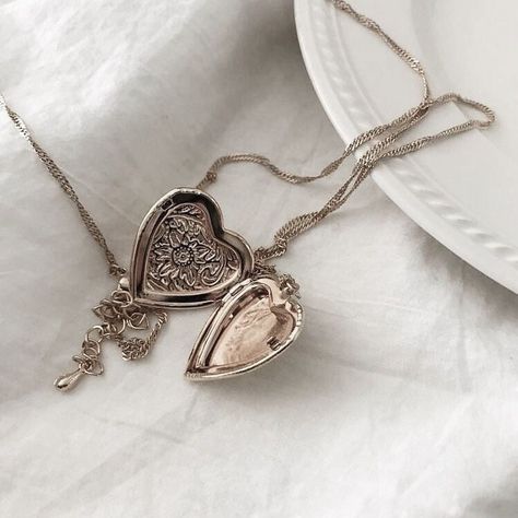 Silver Aesthetic, The Haunting Of Hill House, Haunting Of Hill House, Natalie Dormer, Bonnie Bennett, Sterling Silver Locket, Coin Pendant Necklace, Katherine Pierce, The Haunting