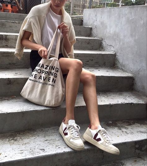 Suede Sneakers Outfit, Veja V10, Dubai Outfits, Veja V 10, Sneaker Outfits Women, Veja Sneakers, Holiday Vibes, Business Casual Outfits For Work, New Balance Sneakers