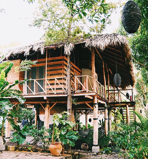 Tropical Cabin, Nature Homes, Lake Nicaragua, Costa Rica Retreat, Treehouse Living, Cottage House Designs, Farm Chic, Spiritual Places, Nature Retreat