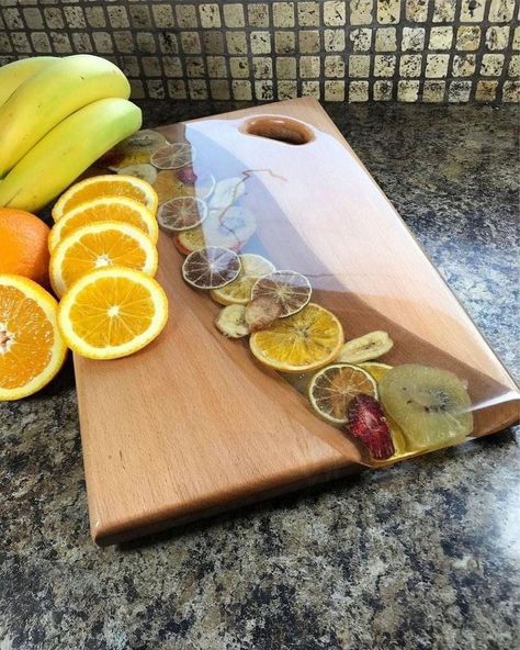 Resin And Wood Diy, Epoxy Wood Table, Wood Resin Table, Epoxy Projects, Fruit Slices, Resin Crafts Tutorial, Lemon Fruit, Resin Art Painting, Astuces Diy