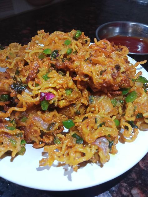 Crispy Maggi Pakoda Recipe Bhel Recipe, Chicken Wings, Chips, Cooking Recipes, The Creator, Chicken