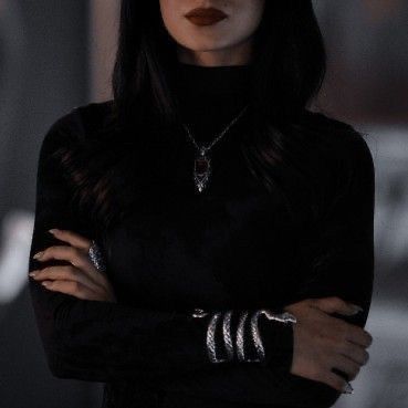 Expendables Aesthetic, Heiress Aesthetic Dark, Mafia Women Aesthetic, Morally Grey, Female Assassin, Isabelle Lightwood, Badass Aesthetic, Enemies To Lovers, Women Aesthetic