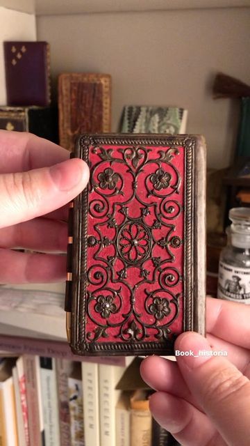 Allie Alvis on Instagram: "A tiny notebook for the traveler on the go 🧳 It even has a built-in pen, that doubles as a way to keep it closed! I adore the leatherwork on this little blank book – it’s made of cut-out patterns laid over red paper. The late 19th or early 20th century French tourist that filled it out recorded a lovely vacation through Paris and Versailles 🇫🇷 Part of my personal collection 📖 #nofilter #bookstagram #rarebooks #bookbinding #miniaturebook #diary #Paris #oldbooks #vin Tiny Notebook, Red Paper, Miniature Books, Book Binding, Old Books, Hallows Eve, Rare Books, Blank Book, Versailles