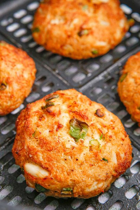 Canned Crab Cakes Recipe, Air Fryer Crab Cakes, Crab Recipes Easy, Frozen Crab Cakes, Air Fryer Crab, Homemade Crab Cakes, Crab Cakes Recipe, Lump Crab Meat, Crab Cake Recipes