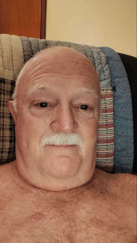 Goofy Looking People, Men Asthetic Picture, Older Male Oc, Old Man Selfie, Catfish Photos, Alt Guy, Middle Aged Men, Good Looking Older Men, Creepy Old Man