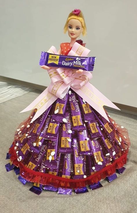 [PaidAd] 34 Incredible Chocolate Gifts Basket Insights You've Never Considered 2022 #chocolategiftsbasket Chocolate Doll, Chocolate Bars Gift, Houses Bedroom, Chocolate Bouquet Diy, Candy Bouquet Diy, Chocolate Crafts, Wedding Gift Pack, Creative Wedding Gifts, Bridal Gift Wrapping Ideas