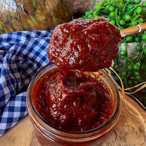 How to Make Rhubarb Barbecue Sauce - A Savory Rhubarb Recipe Vegetable Loaf, Best Rhubarb Recipes, Rhubarb Chutney, Smoked Chicken Recipes, Barbeque Sauce Recipe, Rhubarb Sauce, Barbecue Sauce Recipes, Barbeque Sauce, Bbq Sauce Recipe