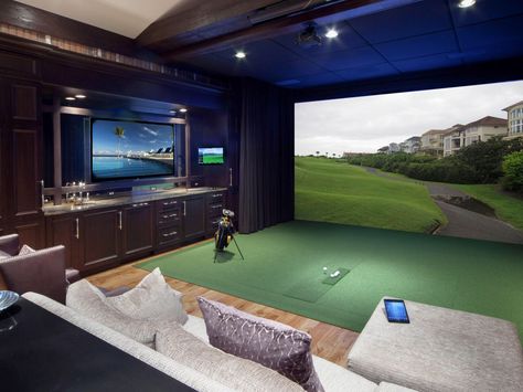 Small Media Room Ideas, Golf Man Cave, Indoor Golf Simulator, Sala Cinema, Golf Simulator Room, Golf Room, Indoor Golf, Media Room Design, Golf Simulator