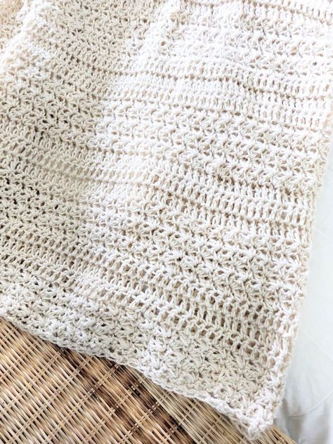 A oversized crochet throw on a bed. Single Bed Crochet Blanket Size, Single Colour Crochet Blanket, Crochet Summer Throw, Crochet Bed Throw Free Pattern, Solid Crochet Blanket, Crochet Boho Blanket, Crochet Lap Blanket Patterns Free, Crochet Throw Pattern Free, Crochet Textured Blanket