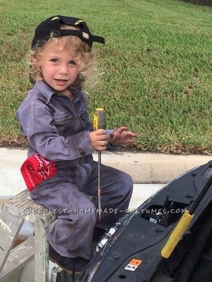 Coolest 1000+ Homemade Costumes You Can Make! Mechanic Outfit, Mechanic Costume, Baby Mechanic, Unique Toddler Halloween Costumes, Halloween Costume Awards, Mechanic Clothes, Homemade Costume, Auto Mechanic