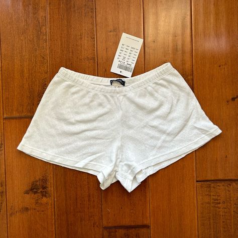 White Lounge Shorts, Vacay Packing, Heart Shorts, White Lounge, Brandy Melville Shorts, Eyelet Shorts, Pinterest Makeup, Pj Shorts, Sleep Shorts