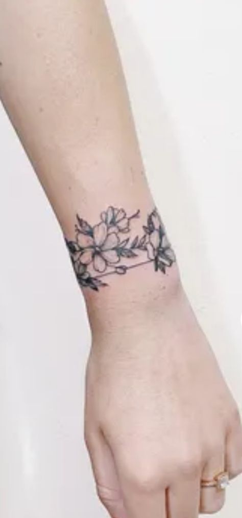 Flower Tattoo Wrist, Wrist Hand Tattoo, Tattoo Floral, Tattoo Wrist, Wrist Tattoo, Band Tattoo, Print Ideas, Wrist Band, Hand Tattoo