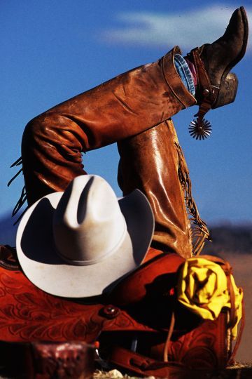 Rodeo Men, Arte Pulp, On The Wings Of Love, Rodeo Boots, American Cowboy, Cowboy Aesthetic, Cowboy Gear, Estilo Country, Cowboy Up