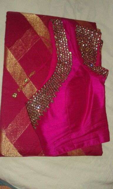 Magenta & pink mul saree with crystal work blouse                                                                                                                                                                                 More Kardana Work Blouse, Pink Work Blouse Design, Pink Saree Blouse, Crystal Work, Pattu Saree Blouse Designs, Backless Blouse Designs, Wedding Blouse Designs, Silk Saree Blouse Designs, Simple Blouse Designs