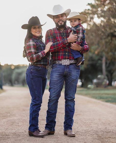 Baby Cowboy Photoshoot, Vaquera Outfit Mexican, Mexican Baby Girl, Outfit Vaquero, Baby Boy Cowboy, Mother Baby Photography, Outstanding Outfits, Mexican Babies, Cowgirl Style Outfits