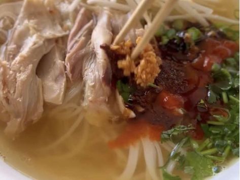 Pho With Rotisserie Chicken, Rotisserie Chicken Pho Recipe, Rotisserie Chicken Pho, Easy Chicken Pho Recipe, Costco Rotisserie Chicken Recipe, Chicken Pho Recipe, Chicken Pho Soup, Asian Ramen, How To Make Pho