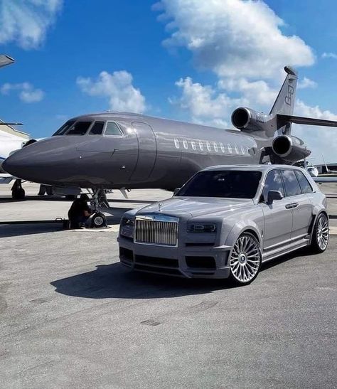 Jets Privés De Luxe, Rolls Royce Ghost Black, Jet Privé, Tokyo Drift Cars, Luxury Jets, Rolls Royce Motor Cars, Luxury Private Jets, Rolls Royce Cullinan, Wealthy Lifestyle