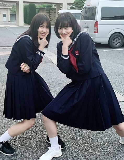 Japan School Uniform, Japanese Uniform, Funny Poses, Nana Komatsu, 일본 패션, Foto Poses, Human Poses Reference, Pose Ref, Human Poses