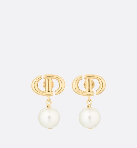 The CD Navy earrings offer an elegant and refined allure. The gold-finish metal 'CD' signature reveals a delicate white resin pearl. The earrings may be worn with other creations from the CD Navy line. Navy Earrings, Dior Earrings, Luxury Earrings, Christian Dior Couture, Dior Jewelry, Dior Couture, Crystal Beads Bracelet, Pearl Earring, Antique Earrings