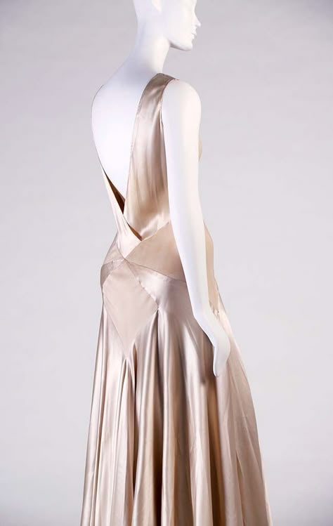 Ivory satin-backed silk crepe evening dress, American, 1930s, KSUM 1989.26.43. 1930s Satin Dress, 1930s Silk Dress, 1930s Bias Cut Dress, 1930s Evening Gowns, 1930s Evening Dress, 1930 Dress, 1930 Fashion, Silk Dress Vintage, 30s Fashion