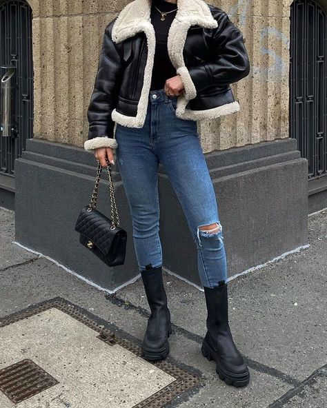 30 ways to wear the shearling coat Casual Jacket Outfit, Shearling Jacket Outfit, Winter Jacket Outfits, Nyc Outfits, Jacket Outfit Women, Biker Outfit, Winter Fashion Outfits Casual, Cold Outfits, Jacket Fits