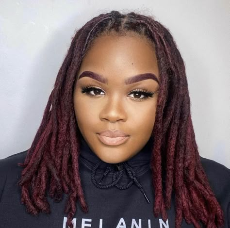 Burgundy Dreadlocks, Plum Brown Hair, Burgundy Dreads, Short Dreadlocks Styles, Dreadlocks Hairstyles, Natural Hair Weaves, Beautiful Dreadlocks, Short Locs Hairstyles, Dreadlock Styles