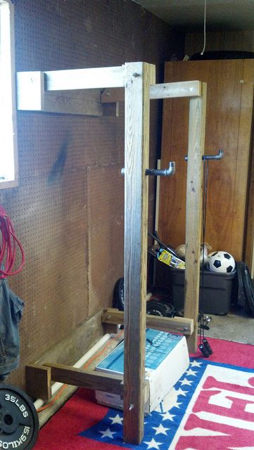 Homemade squat rack extended from wall, ready to use. Squat Rack Diy, Diy Squat Rack, Gym Squat Rack, Home Made Gym, Backyard Gym, Diy Gym Equipment, Home Gym Garage, Squat Stands, Diy Home Gym