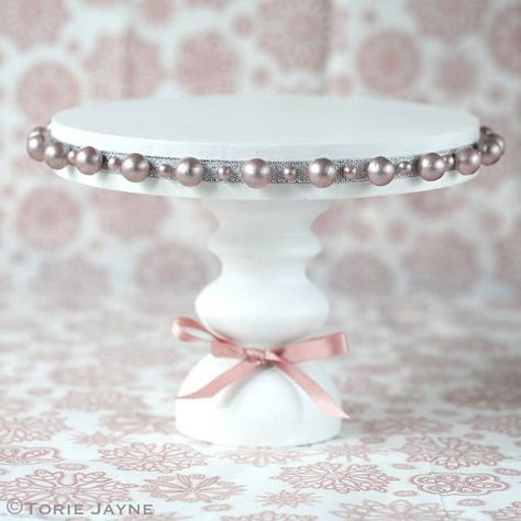 Pretty Cake Stands, Mini Gingerbread House, Diy Cake Stand, Pretty Cake, Cake And Cupcake Stand, Cupcake Stands, Diy Desserts, Dessert Aux Fruits, Stand Ideas