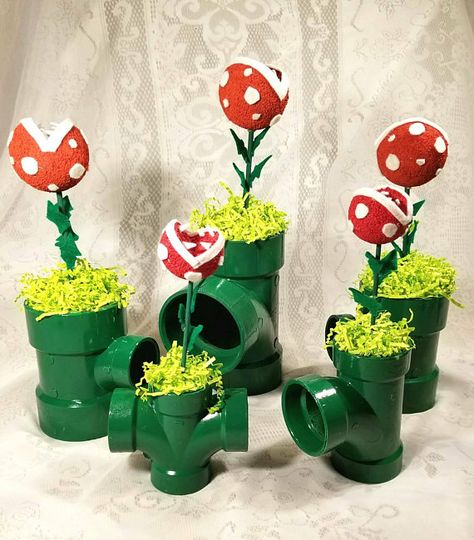 Mario Centerpieces, Mario Piranha Plant, Super Mario Brothers Party, Mario Brothers Birthday Party, Mario Kart Party, Mario Bros Birthday Party Ideas, Nintendo Party, Super Mario Bros Birthday Party, Succulent Centerpiece