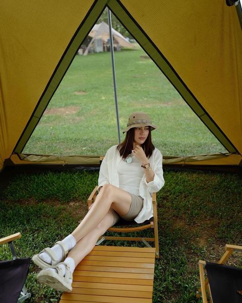 Korean Camping Outfit, Camping Ootd, Adventurecore Aesthetic, Hiking Picture Ideas, Camping Outfits For Women Summer, Outfit Camping, Hike Outfit, Kimberley Anne Woltemas, Zoo Outfit