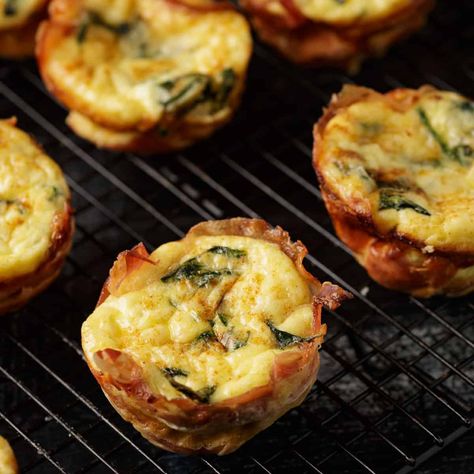 Prosciutto Egg Cups Farmer Recipes, Baked Egg Cups, Egg Muffin Cups, Prosciutto Recipes, Egg Cups Breakfast, Prosciutto Wrapped, Curry Ingredients, Gluten Free Recipe, Cooling Rack