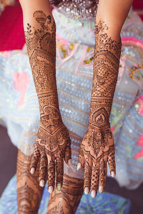 Mehndi For Bride Hands, Weddings Mehndi Designs, Bridal Mendhi Designs Hands, Bengali Bride Mehendi Design, Mendhi Designs Wedding Brides, Indian Bridal Henna Designs, Mehendi Designs For South Indian Bride, Mehndi Design Wedding, Punjabi Bridal Mehndi Designs