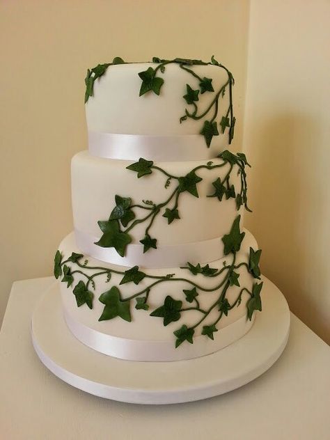 Closer front detail of the trailing ivy wedding cake Ivy Cake Decoration, Viking Wedding Cake Ideas, Lotr Wedding Cake, Ivy Wedding Decor, Ivy Cake, 30th Wedding Anniversary Cake, Vine Cake, Fantasy Wedding Theme, Ivy Wedding