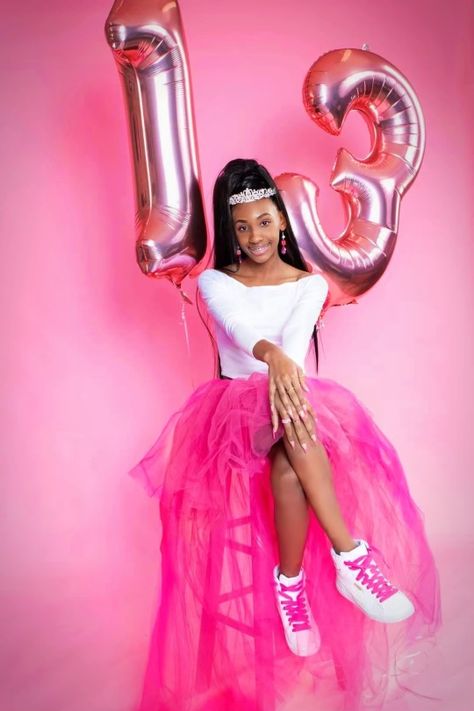 13 Birthday Photoshoot, 13th Birthday Outfits, Sneakerball Outfits Women, 13 Birthday Picture Ideas, 13 Photoshoot, Neon Outfit Ideas, 16 Photoshoot, Birthday Picture Ideas, 13 Year Girl