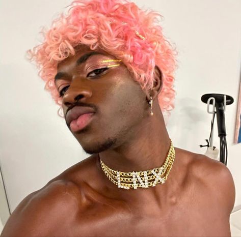 Baby Pink Hair, Celebrity Men, Gender Fluid, Black Men Street Fashion, People Poses, Pink Wig, Wild Heart, No Eyeliner Makeup, Creative Hairstyles