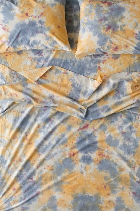 Bed Sheet Ideas, Tiy Diy, House Diys, Diy Duvet, Tie Dye Sheets, Urban Outfitters Bedding, Tie Dye Bedding, Floral Comforter Sets, Bee Pictures