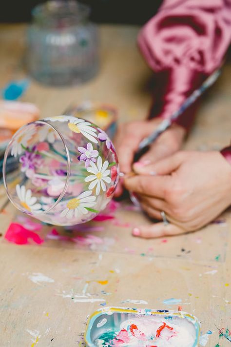 Elegant Glasses, Christmas Decora, Best Room, Pink Gerbera, Gin Glasses, Colourful Flowers, Wooden Candle Sticks, Paper Light, Pretty Hands