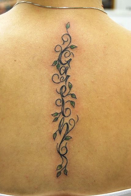 love this, and I could get Trinity's initials intertwined in the vines  :) Tattoo Vines, Name Tattoos On Arm, Men Flower Tattoo, Tattoo Sonne, Tattoo For Kids, Tattoo Son, Tattoos On Back, Lettering Tattoos, Tattoo Words