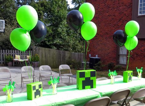 My youngest turned 6 and was very opinionated about what he wanted for his birthday party!  The Game Truck came to our house for a Minecraft... Minecraft Table, Minecraft Balloons, Minecraft Birthday Decorations, Minecraft Party Games, Minecraft Party Supplies, Diy Minecraft Birthday Party, Minecraft Party Favors, Minecraft Bday, Mind Craft