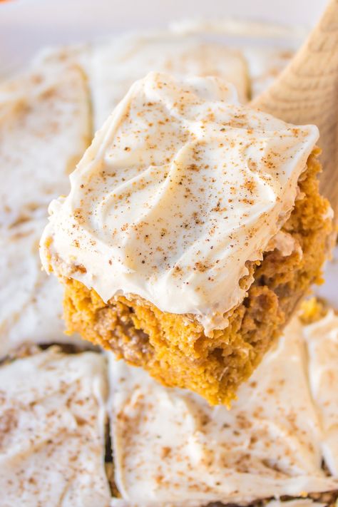 Moist and with just the right amount of pumpkin flavor and pumpkin pie spice, this Pumpkin Poke Cake is easy and a real crowd-pleaser! Pumkin Poke Cake, Pumpkin Pudding Cake, October Recipes, Pumpkin Cake Mix, Pumpkin Poke Cake, Pumpkin Cake Easy, Pumpkin Pie Cake, Pumpkin Pie Spice Recipe, Easy Pumpkin Dessert