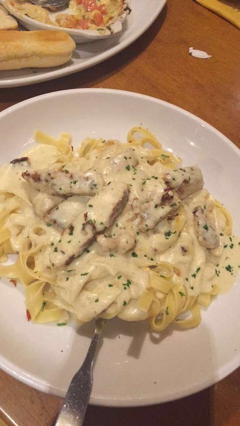 White Sauce Pasta, Prettiest Celebrities, Food Captions, Sauce Pasta, Food Therapy, White Sauce, Snap Food, Food Is Fuel, Recipes From Heaven