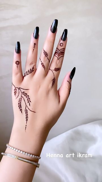 Mendhi Tattoo Design, Simple Hina Designs, Henna Back Designs, Simple Palm Henna Designs, Mehandi Designs For Hands Simple Arabic, Small Henna Designs Simple, Henna Art Simple, Mustache Tattoo On Finger, Hina Designs