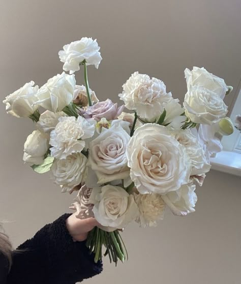 Dalia Wedding Boquet, Bouquet Styles, White Bouquets, Elegant Wedding Bouquets, Dahlia Bouquet, Bride Flower, Wedding Hands, White Bridal Bouquet, Bride Bouquet