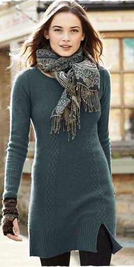 Crew Neck Dresses, Green Sweater Dress, Pretty Sweaters, Weather Outfits, Walking Down The Street, Awesome Outfits, Moda Chic, Scarf Style, Soft Autumn